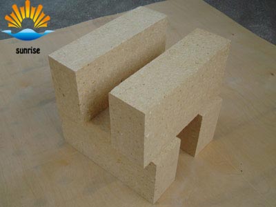  Where are advantages of high alumina gravity refractory castable material ?