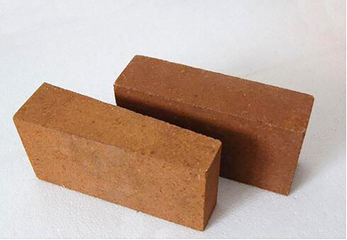Lightweight and heavy composite thermal insulation brick for ladle